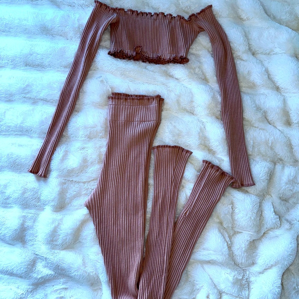 ARE YOU AM I Ribbed Off-Shoulder Crop Top in Mauve